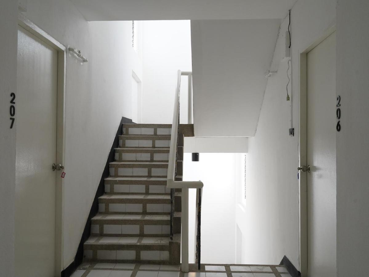 Roomquest It Square Don Mueang Airport Bangkok Bagian luar foto