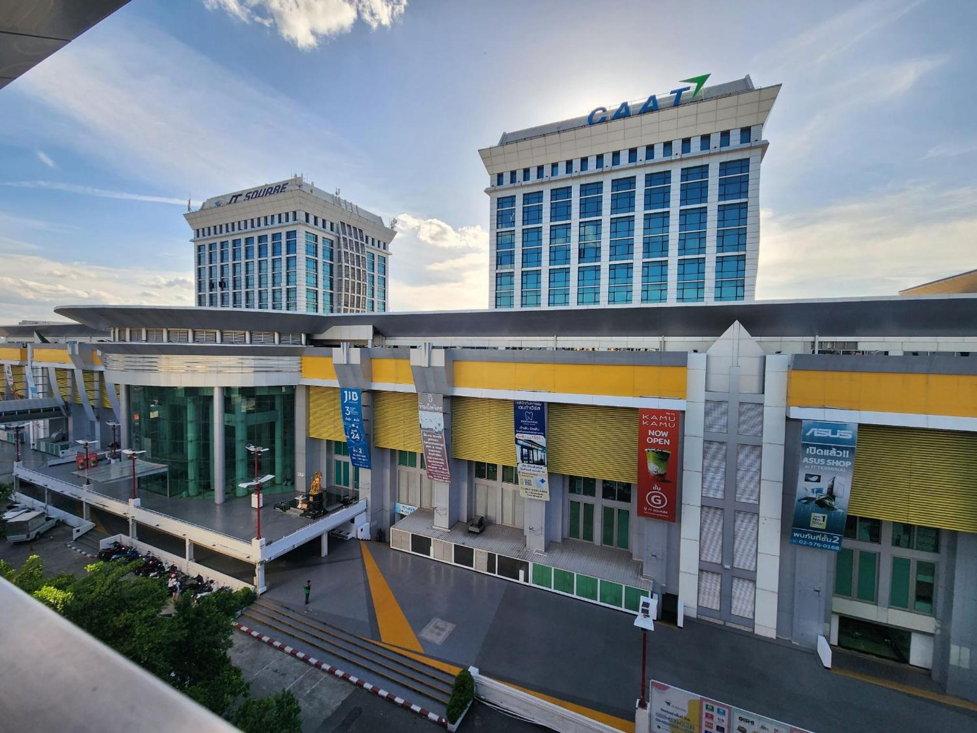 Roomquest It Square Don Mueang Airport Bangkok Bagian luar foto